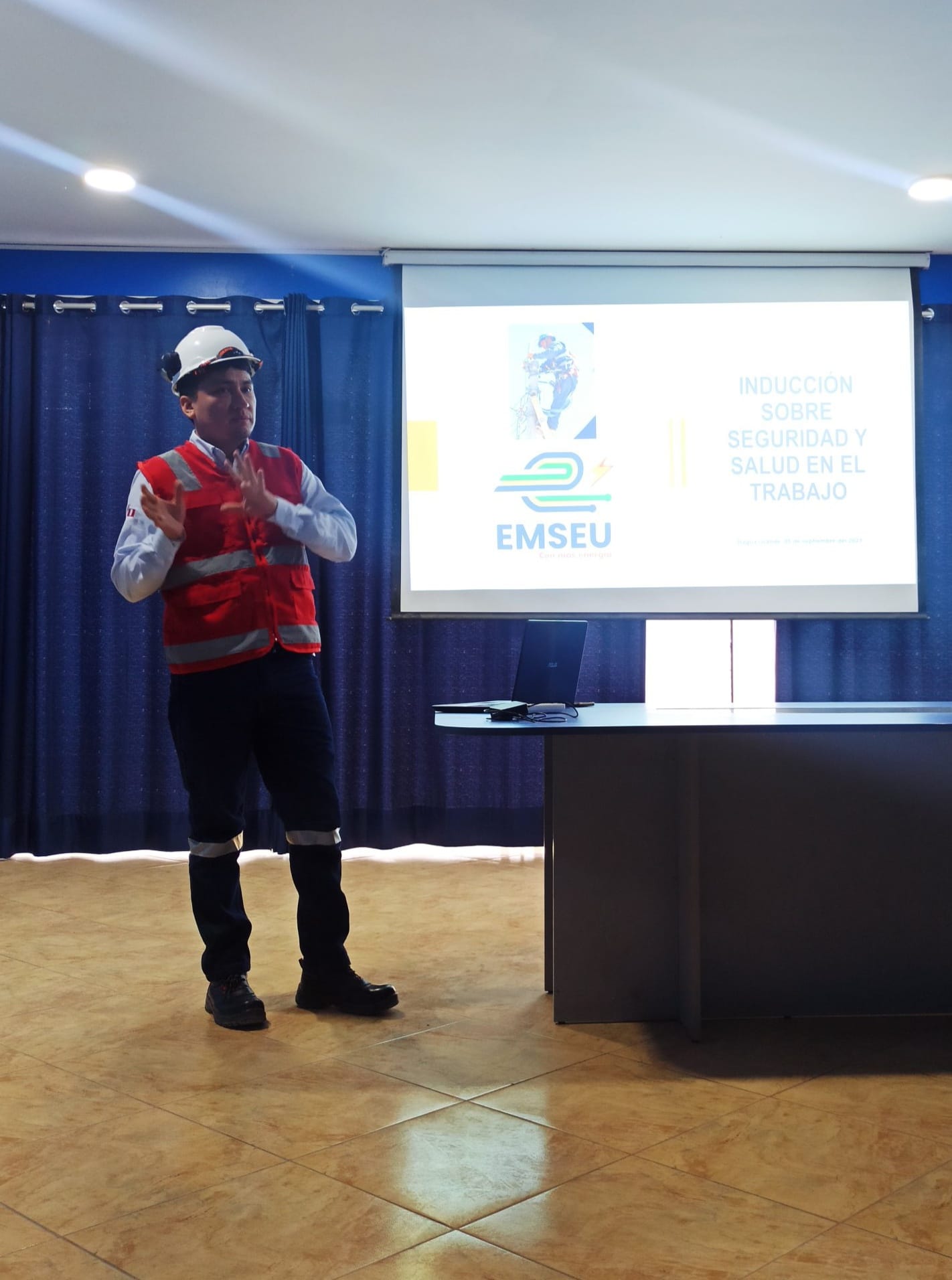 INDUCCIÓN DE SEGURIDAD Y SALUD LABORAL