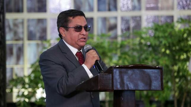 Ministro César Vásquez hasta fin de año se inaugurarán 15 hospitales y centros de salud