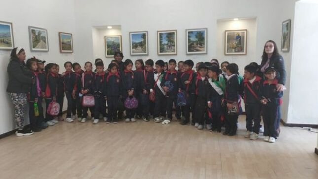 Esta vez, alumnos de la Institución Educativa Zulema Arce, disfrutaron de un recorrido guiado por el Centro Histórico de Cajamarca y las instalaciones del Centro Cultural Miguel Espinach. 
El objetivo es que los niñas y niñas puedan acercarse al patrimonio cultural y arte cajamarquino a una temprana edad, para fortalecer su identidad cultural. 