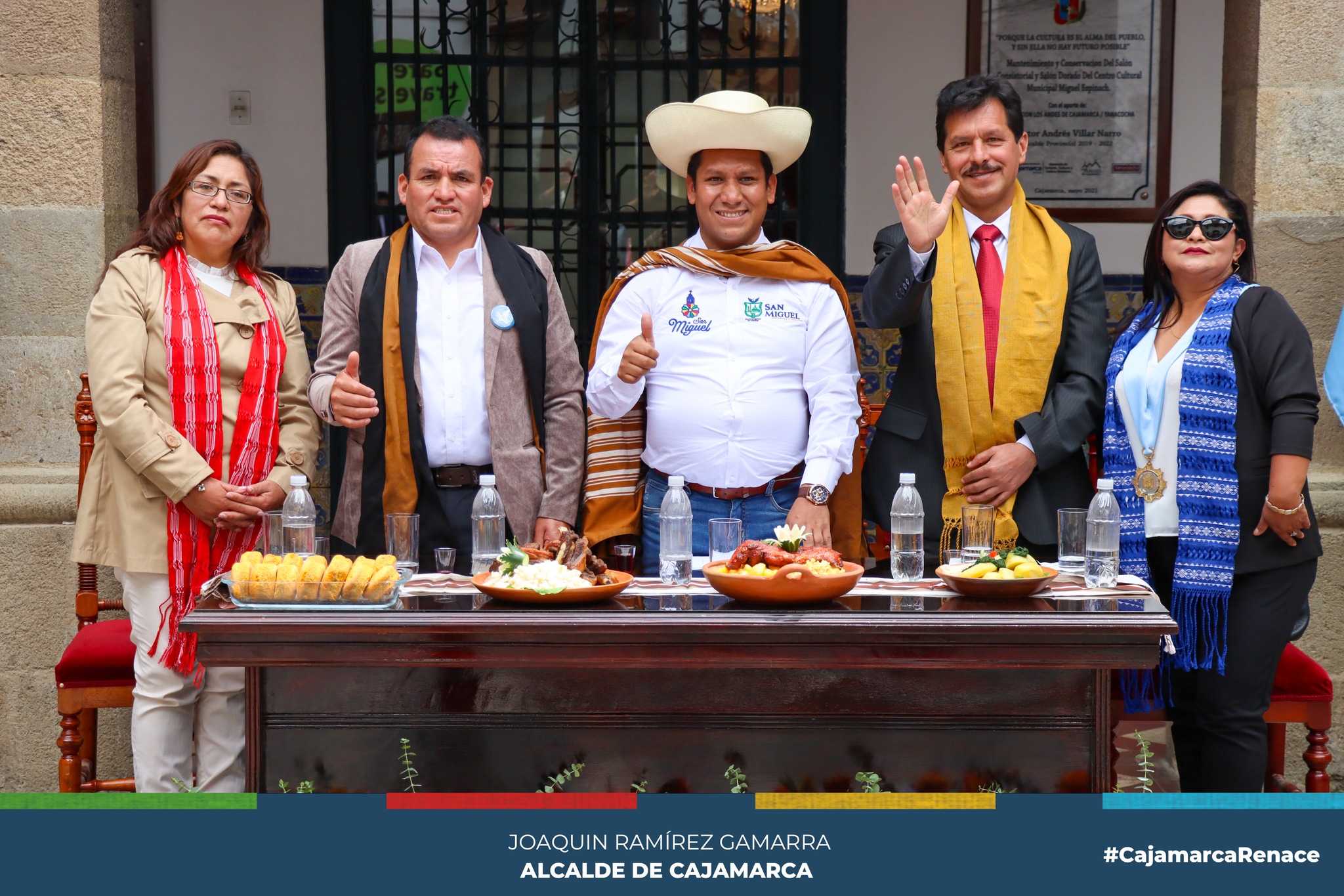 a regidora Julia Guerrero, en representación del alcalde provincial Joaquin Ramírez Gamarra, participó de la conferencia de prensa para presentar "La Fiesta Patronal Internacional Arcángel San Miguel 2023" y el 59° Aniversario de creación política de la provincial de San Miguel.
✅Como parte de sus actividades, se pudo conocer la XXIII Feria Agropecuaria, Agroindustrial y Artesanal Arcángel San Miguel y la presentación de la Marca San Miguel, todas estos eventos se desarrollarán del 17 de setiembre al 1 de octubre.
🥳Invitamos a toda la población en general a participar de esta festividad que rinde homenaje a sus raíces y valores, y que promete ser un momento de alegría y unidad.