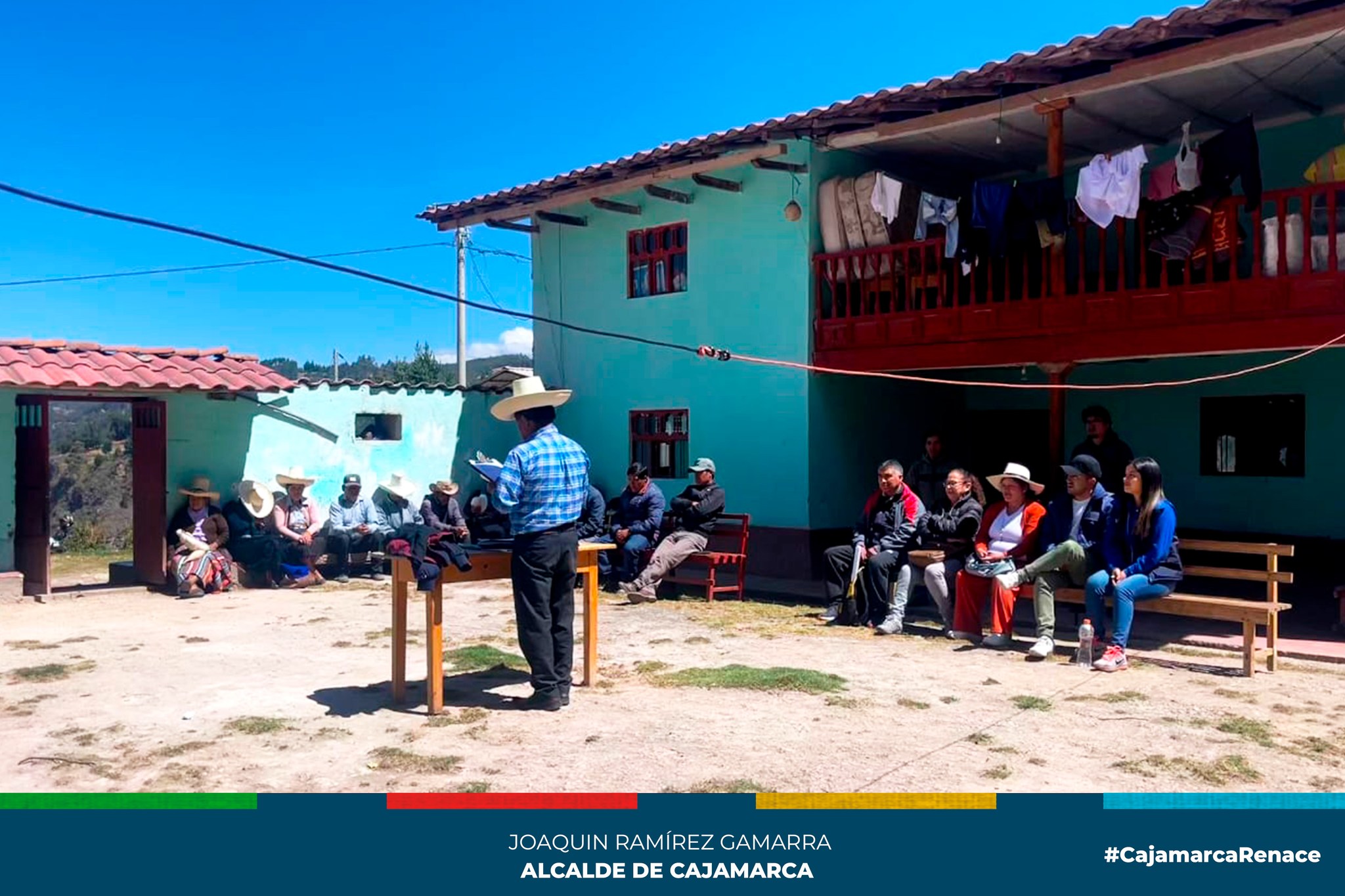 La Municipalidad Provincial de Cajamarca, a trav茅s de la gerencia de Desarrollo Ambiental y la subgerencia de Saneamiento B谩sico del municipio cajamarquino, liderada por la Ing. Deisy Lisset Carrasco socializaron el proyecto de saneamiento rural en Yunyun Alto.
馃摙La poblaci贸n de Yunyun Alto del centro poblado la Ramada, recibieron la visita del equipo t茅cnico de la Unidad de Gesti贸n Municipal (UGM), en coordinaci贸n con el 谩rea de Infraestructura para la sensibilizaci贸n y socializaci贸n de la administraci贸n del proyecto: AGUA POTABLE Y SANEAMIENTO RURAL en Yunyun Alto, C.P. LA RAMADA- CAJAMARCA a trav茅s de Unidad de Gesti贸n Municipal, UGM, bajo los lineamientos normativos del Ministerio de Vivienda.
馃摙Esta importante actividad cont贸 con la participaci贸n de la regidora Delia Tafur, quien mencion贸 la importancia de la ejecuci贸n de este proyecto, la sensibilizaci贸n a la poblaci贸n y el beneficio de ir cerrando brechas de saneamiento en un distrito como Cajamarca que corre el riesgo de aumentar los 铆ndices de desnutrici贸n cr贸nica sino se consume un agua de calidad.
鉁匘esde la actual gesti贸n municipal nuestro objetivo es brindar agua de calidad en la zona rural de Cajamarca.