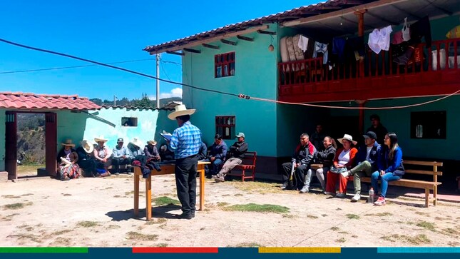 La Municipalidad Provincial de Cajamarca, a través de la gerencia de Desarrollo Ambiental y la subgerencia de Saneamiento Básico del municipio cajamarquino, liderada por la Ing. Deisy Lisset Carrasco socializaron el proyecto de saneamiento rural en Yunyun  Alto.
📢La población de Yunyun Alto del centro poblado la Ramada, recibieron la visita del equipo técnico de la Unidad de Gestión Municipal (UGM), en coordinación con el área de Infraestructura para la sensibilización y socialización de la administración del proyecto: AGUA POTABLE Y SANEAMIENTO RURAL en Yunyun Alto, C.P. LA RAMADA- CAJAMARCA a través de Unidad de Gestión Municipal, UGM, bajo los lineamientos normativos del Ministerio de Vivienda.
📢Esta importante actividad contó con la participación de la regidora Delia Tafur, quien mencionó la importancia de la ejecución de este proyecto, la sensibilización a la población y el beneficio de ir cerrando brechas de saneamiento en un distrito como Cajamarca que corre el riesgo de aumentar los índices de desnutrición crónica sino se consume un agua de calidad.
✅Desde la actual gestión municipal nuestro objetivo es brindar agua de calidad en la zona rural de Cajamarca.