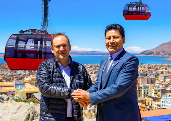 Alcalde Javier Ponce Poque y Director de Proinversión firman convenio para ejecutar estudios preliminares del teleférico de Puno