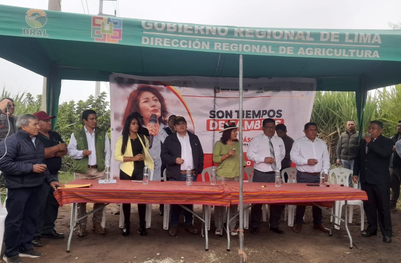 ALCALDE JUAN REAÑO PARTICIPA DE LA CEREMONIA DE PUESTA DE PRIMERA PIEDRA DE LA OBRA "MEJORAMIENTO DEL SERVICIO DE PROVISIÓN DE AGUA PARA RIEGO EN EL CANAL L-1 EN EL CENTRO POBLADO DE HUMAYA