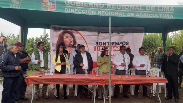 ALCALDE JUAN REAÑO PARTICIPA DE LA CEREMONIA DE PUESTA DE PRIMERA PIEDRA DE LA OBRA "MEJORAMIENTO DEL SERVICIO DE PROVISIÓN DE AGUA PARA RIEGO EN EL CANAL L-1 EN EL CENTRO POBLADO DE HUMAYA