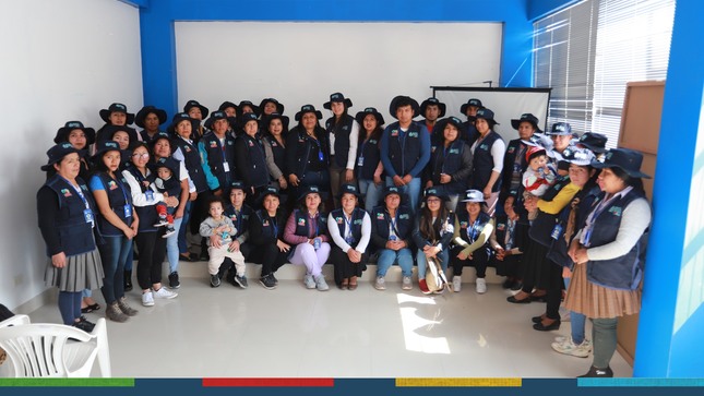 La Municipalidad Provincial de Cajamarca, a través de la subgerencia de Salud, realizó la entrega de implementos a más de 170 actores sociales del compromiso 1 "Mejora del estado nutricional y de salud de los niños y niñas de 3 a 12 meses".
👉Ellos son los encargados de realizar y monitorear a todos nuestros niños brindando información adecuada sobre la preparación de alimentos ricos en hierro, lavado de manos, entre otros; con el propósito de mejorar las prácticas saludables con énfasis en el consumo de hierro, fortaleciendo la salud y estado nutricional de los menores de edad con la finalidad de prevenir la anemia y la desnutrición crónica infantil.