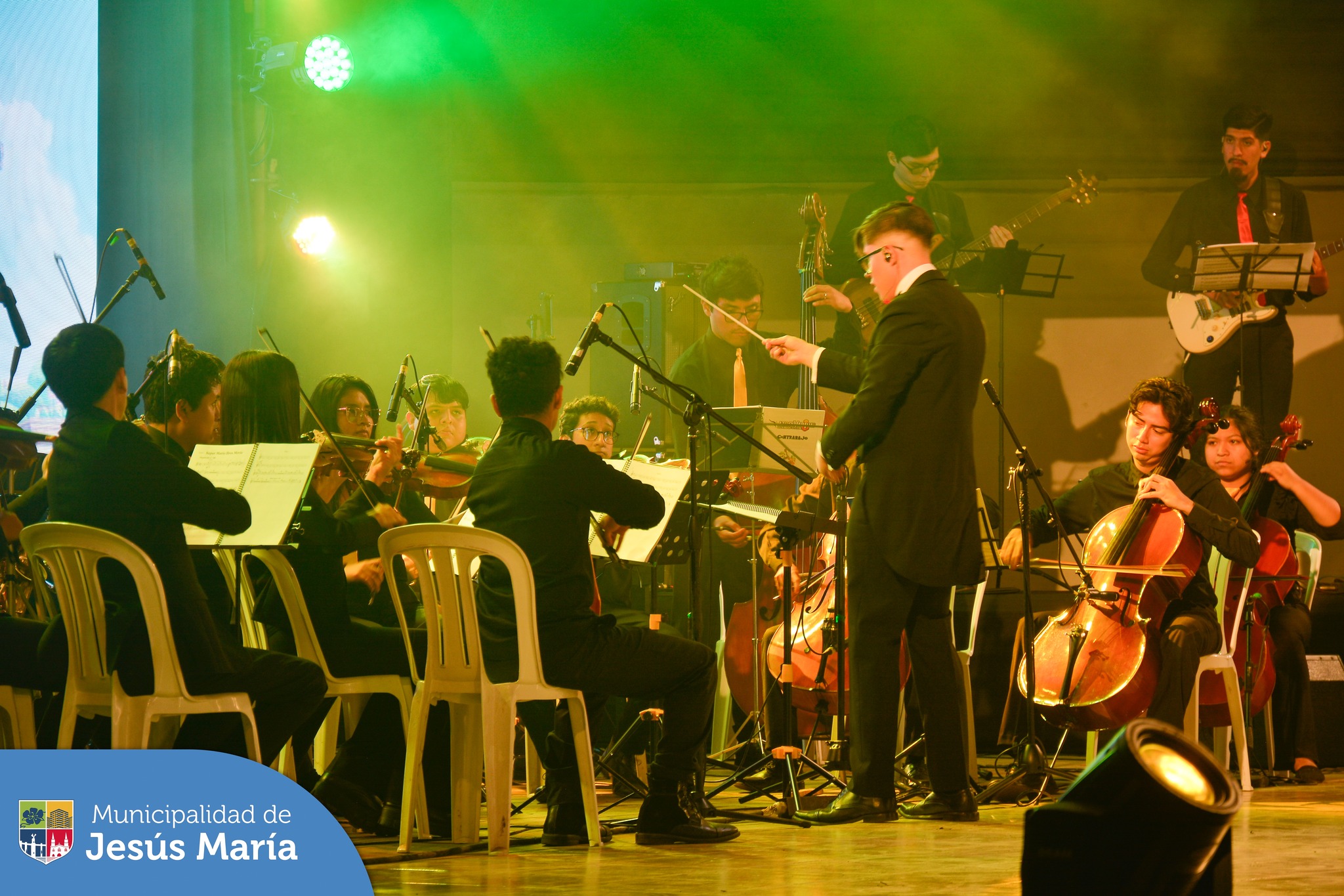 🙌🏼 La Concha Acústica del Campo de Marte brilló con la presentación de los talentosos músicos de Atodivarius, quienes interpretaron entrañables melodías 🎼 de los animes y videojuegos que marcaron nuestra infancia. 🎻🎷
¡Lo mejor del mundo musical del anime y los videojuegos para todos los jesusmarianos! 🤩
@diadelcomicfestival
#JesúsMaríaSomosTodos