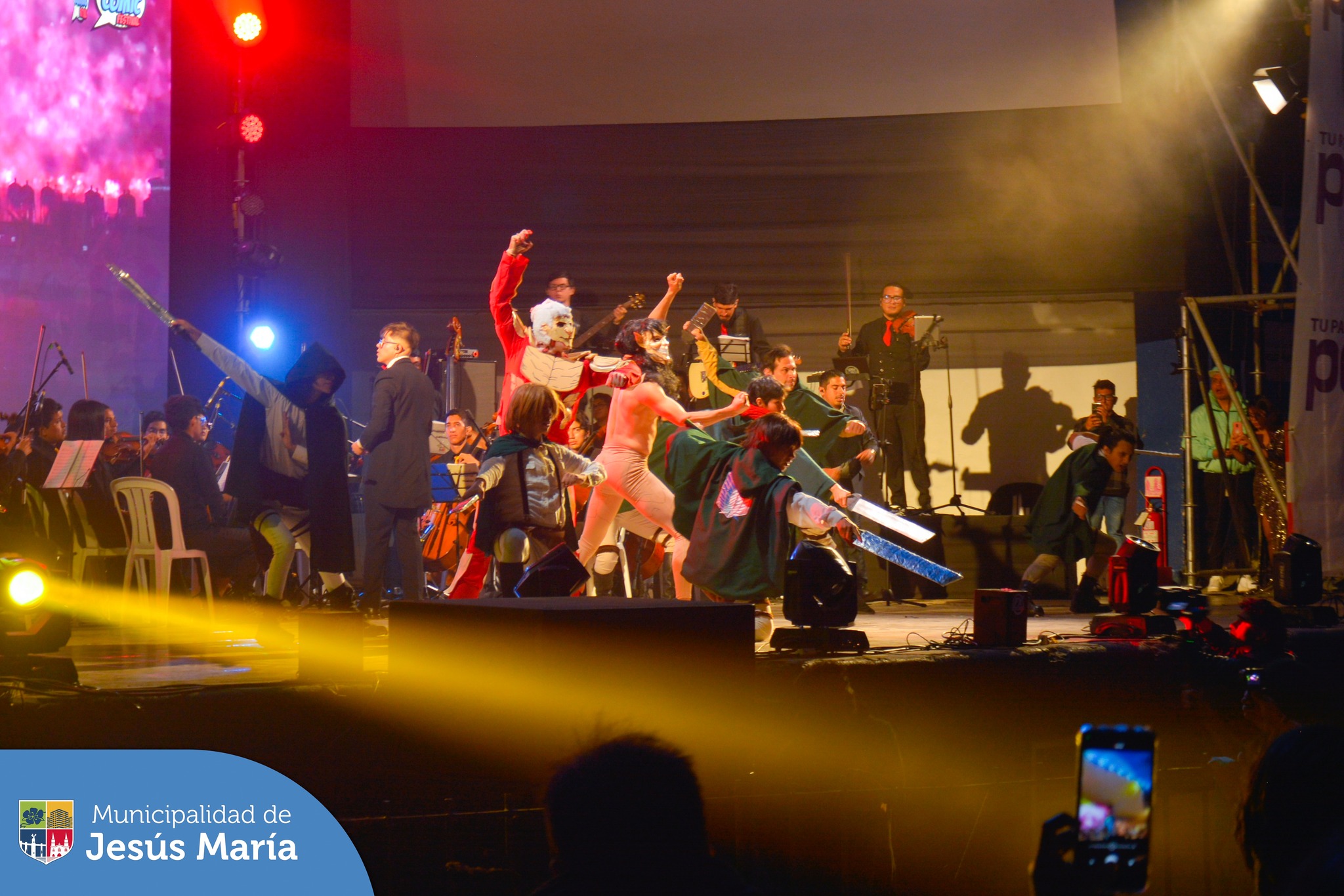 🙌🏼 La Concha Acústica del Campo de Marte brilló con la presentación de los talentosos músicos de Atodivarius, quienes interpretaron entrañables melodías 🎼 de los animes y videojuegos que marcaron nuestra infancia. 🎻🎷
¡Lo mejor del mundo musical del anime y los videojuegos para todos los jesusmarianos! 🤩
@diadelcomicfestival
#JesúsMaríaSomosTodos