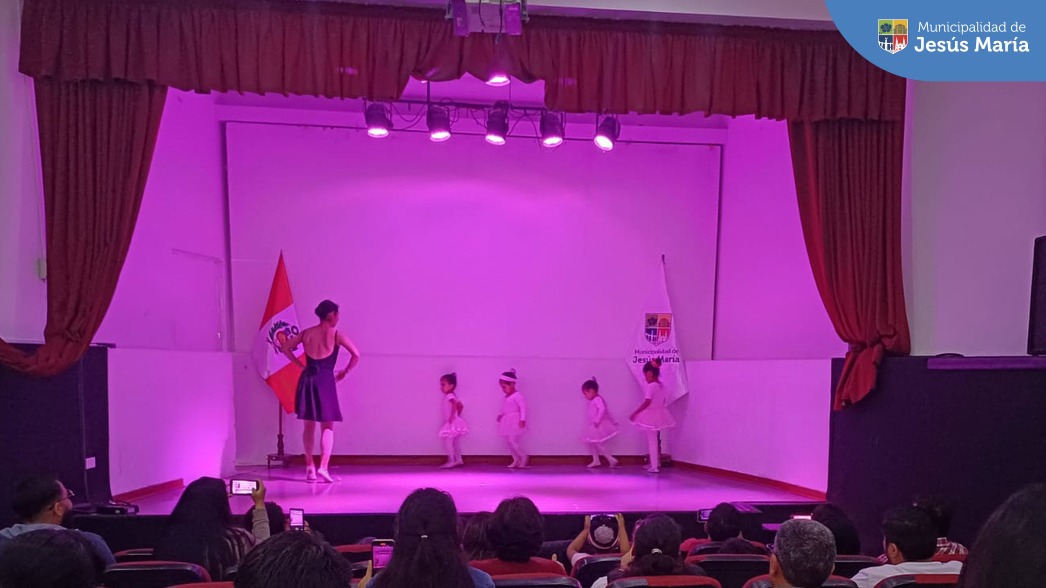 Sonrisas, entusiasmo y diversión se vivió en la 💜🩰♟️ Clausura de talleres de invierno 2023 🏹⚾💙. Nuestros pequeños jesusmarianos demostraron el desarrollo de sus habilidades y talentos en la presentación final 👏🏼.
✨ ¡Papitos! Recuerden que ya tenemos inscripciones abiertas para iniciar una primavera 🌼 muy divertida. Más información aquí https://bit.ly/3LhYpD8 o llamando al ☎️ 6141212 ax 7101.
#JesúsMaríaSomosTodos 🧒🏻👧🏻