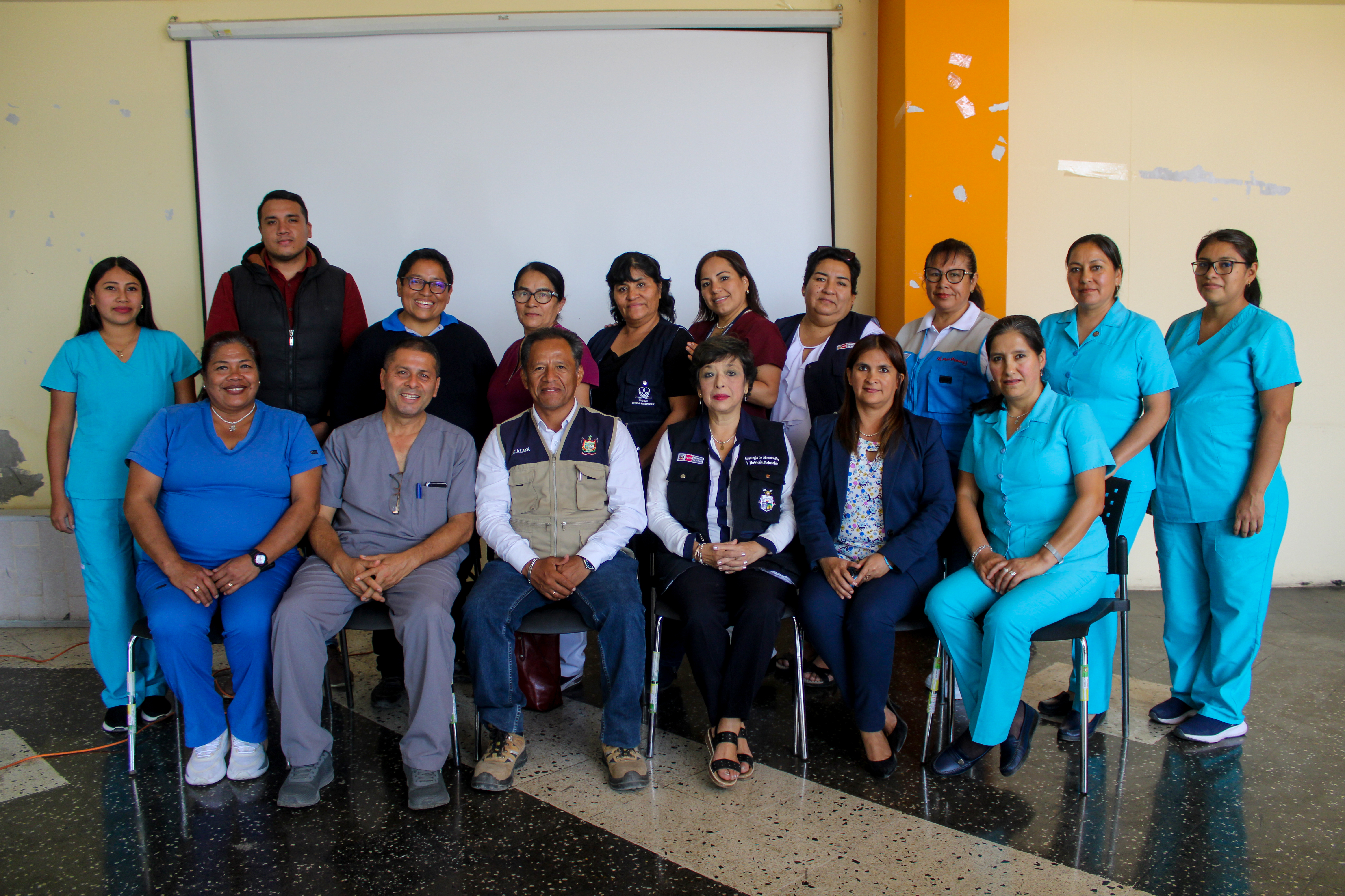 Avances en la Salud Infantil: El alcalde de Reque se Une a una jornada de evaluación y colaboración con la Gerencia Regional de Salud.