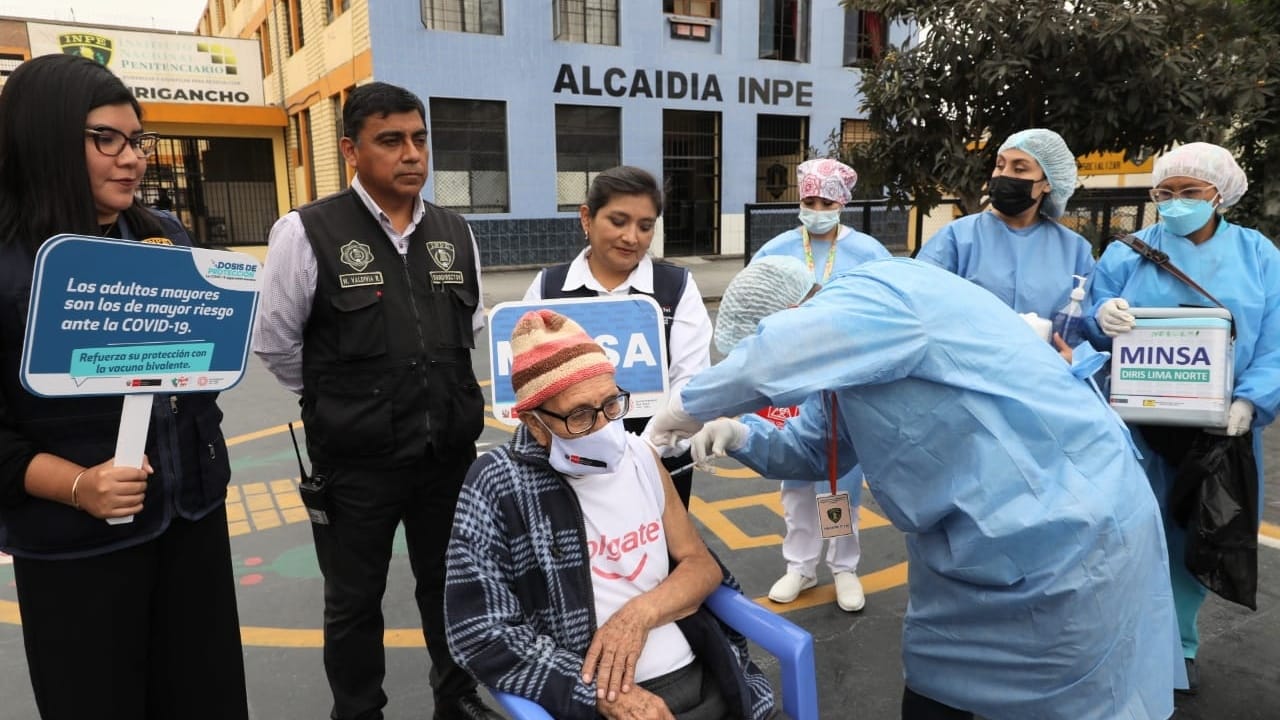 Minsa prioriza la vacunación contra la covid-19 en los establecimientos penitenciarios del país