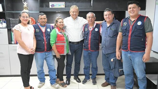 Trabajando en beneficio de la educación 