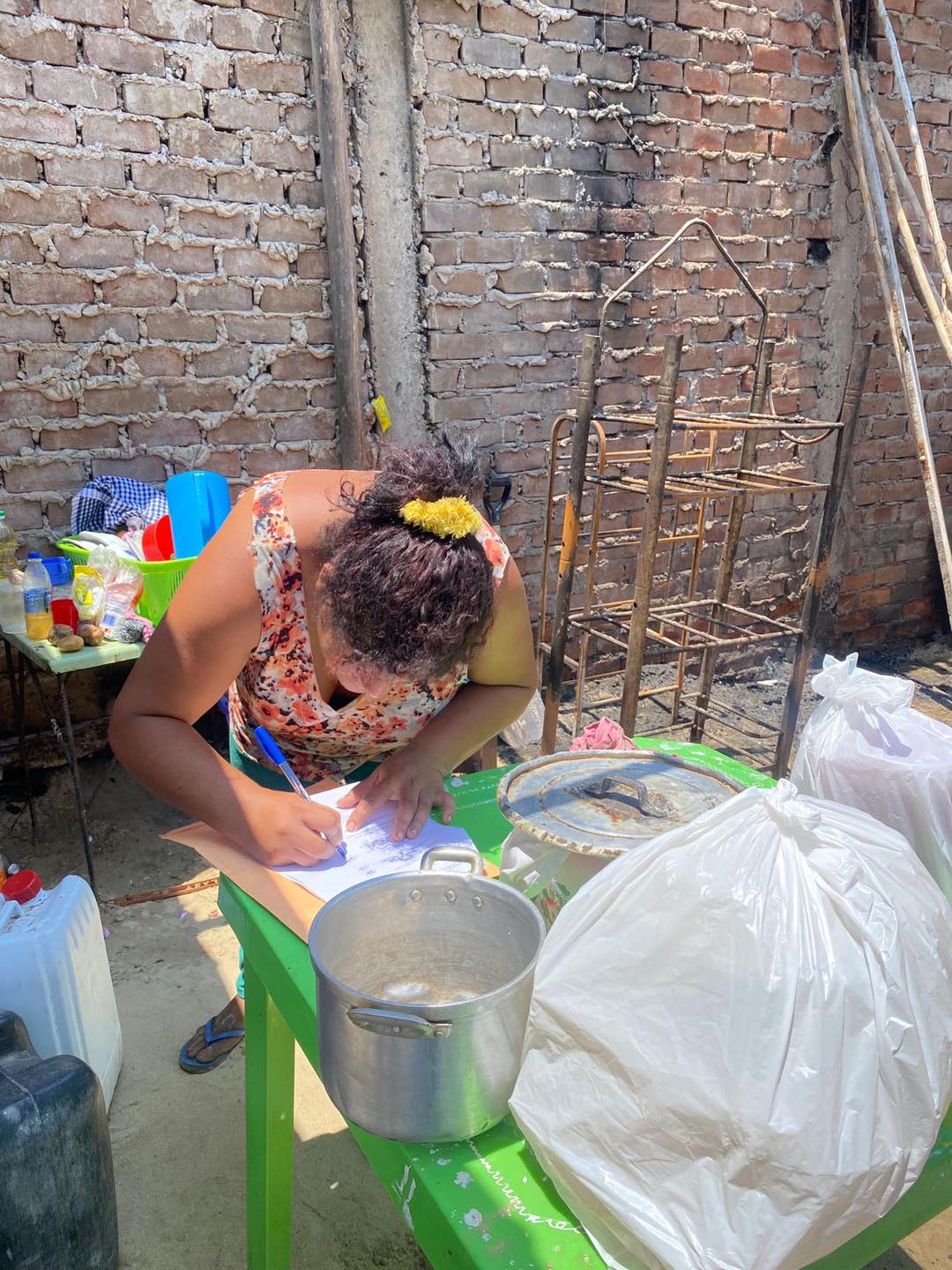 MUNICIPALIDAD ENTREGA ALIMENTACIÓN A DAMNIFICADOS DE INCENDIO
