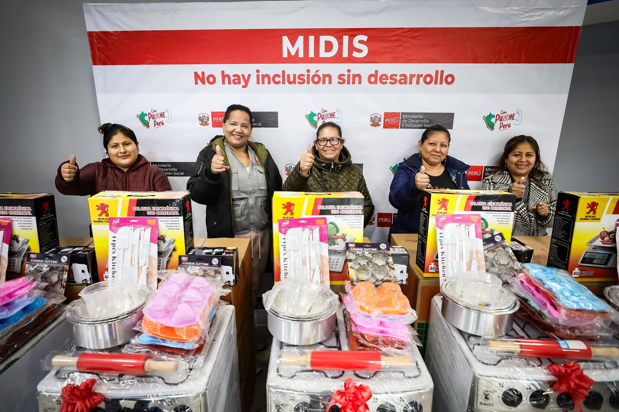 Midis entrega 80 kits