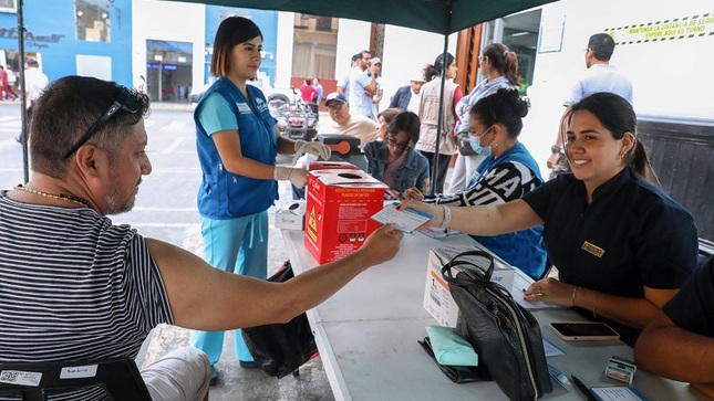 La Municipalidad Provincial de Trujillo sigue apoyando el objetivo de lograr que la vacunación contra la covid-19 alcance el mayor porcentaje posible de personas atendidas.