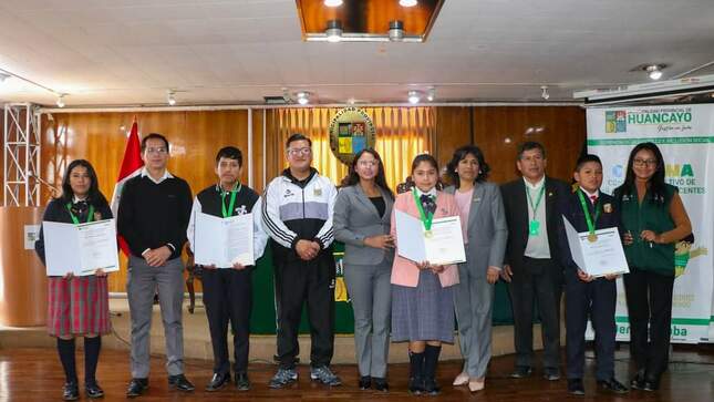 Cconna distrital de Huancayo es conformado por estudiantes de diferentes II.EE.