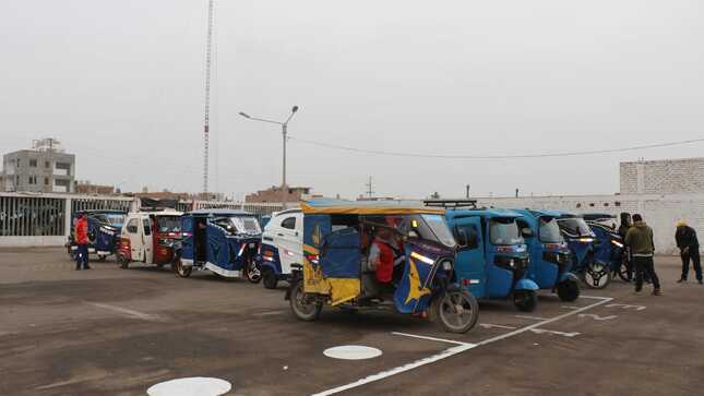 MUNICIPALIDAD DE HUAURA REORDENA PARADEROS DE LAS EMPRESAS DE MOTOTAXIS UBICADOS EN LOS MERCADOS DE ABASTOS CON RETEN EN LA EXPLANADA DEL ESTADIO MUNICIPAL.