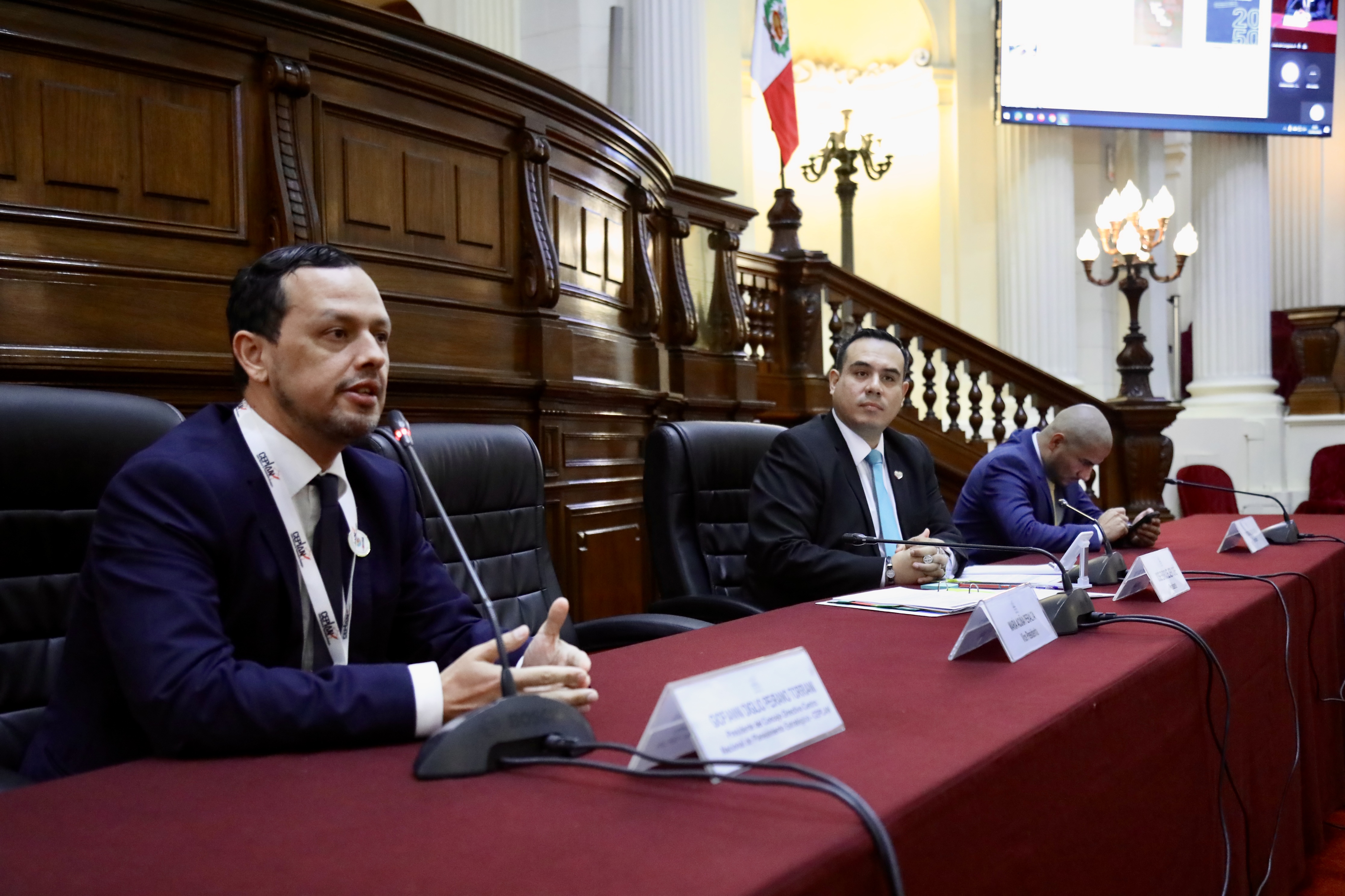 Presidente del Ceplan en Comisión de Presupuesto y Cuenta General del Congreso de la República.