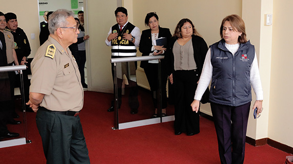 Presidenta de la Corte Superior de Justicia del Callao, Teresa Jesús Soto Gordon, y el jefe de la Región Policial, Arturo Prado Blas, visitaron las instalaciones donde funcionará la Unidad de Flagrancia del Callao