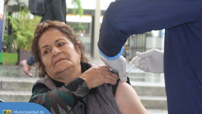 👏🏼 Se realizó la campaña de vacunación 💉 en la explanada del 🏙️ Conjunto Residencial San Felipe con el objetivo de brindarles a todos los jesusmarianos alternativas cercanas de inmunización que les permitan protegerse contra la #Influenza y el #Covid19.