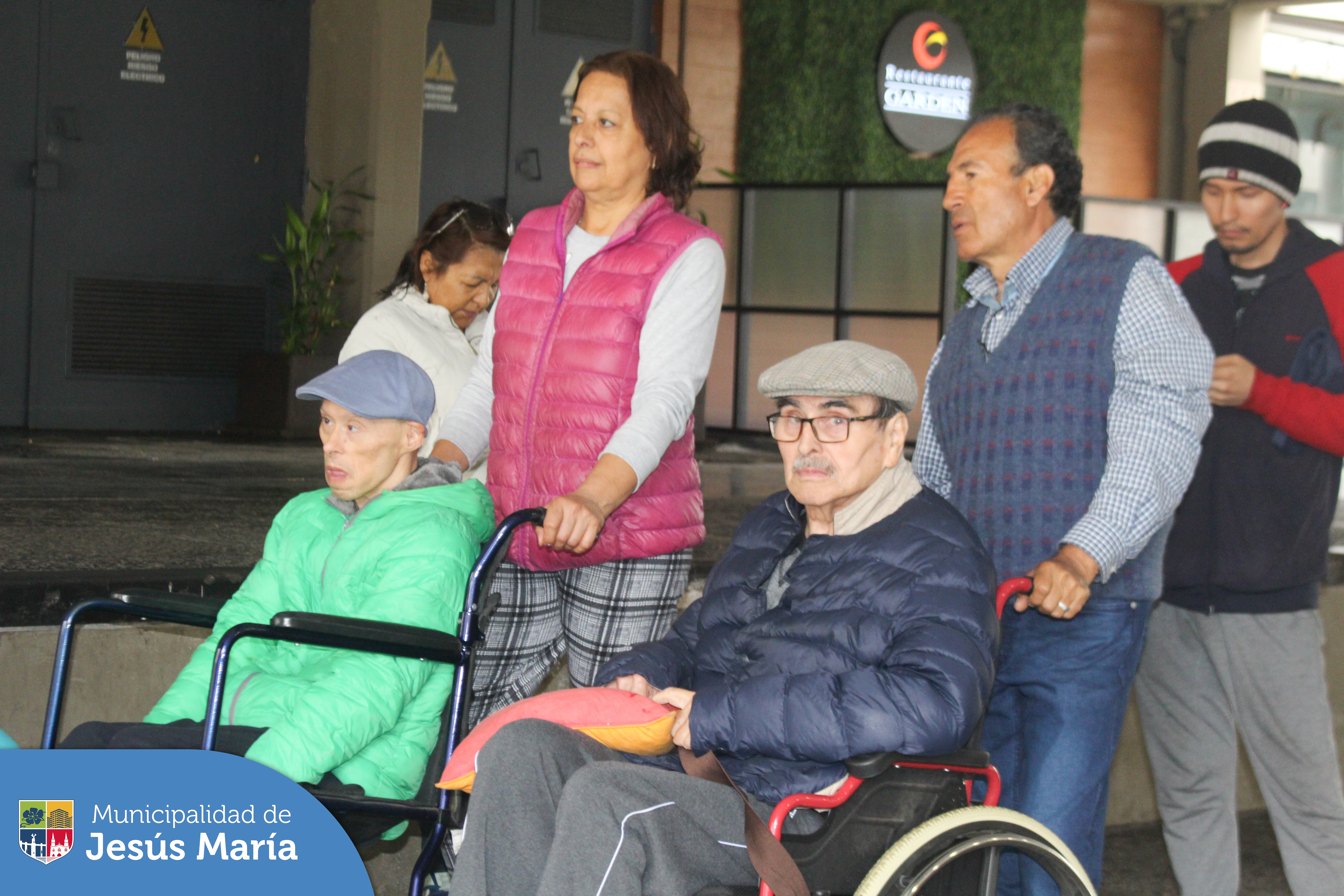 👏🏼 Se realizó la campaña de vacunación 💉 en la explanada del 🏙️ Conjunto Residencial San Felipe con el objetivo de brindarles a todos los jesusmarianos alternativas cercanas de inmunización que les permitan protegerse contra la #Influenza y el #Covid19.