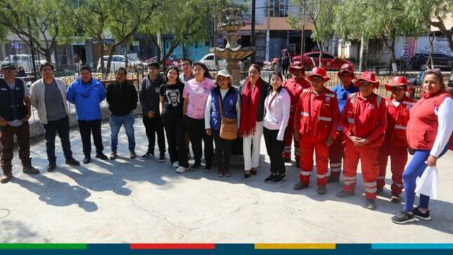 La Municipalidad Provincial de Cajamarca a través de la subgerencia de Gestión Ambiental viene realizando trabajos de mantenimiento del parque San Martín.
👉Los trabajos consisten en la instalación de 6 farolas de luz para el alumbrado público, además del resembrado de áreas verdes, pintado de bancas, poda de arboles y sembrado de plantas ornamentales. .
✅En esta actividad se sumaron los jóvenes de la facultad de Derecho de la Universidad Privada del Norte, el comité vecinal del Barrio San Martín y los trabajadores de la subgerencia de Gestión Ambiental.
🥳Desde la comuna locas continuaremos recuperando las áreas verdes de nuestra ciudad, para mantenerlas limpias y ordenadas.