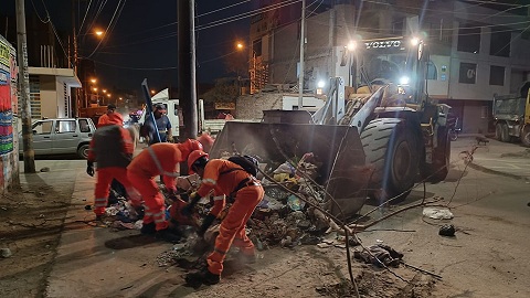 Los artefactos y objetos en desuso fueron acumulados en cuatro puntos estratégicos para facilitar su erradicación al botadero de El Milagro.