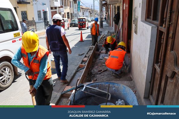La subgerencia de Mantenimiento y Gestión de Caminos viene realizando la construcción y mantenimiento de veredas en la cuadra 3 del jirón José Gálvez en el sector San Pedro, mejorando la transitabilidad y calidad de vida de todos los vecinos de esta zona.
