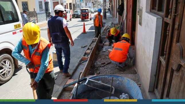 La subgerencia de Mantenimiento y Gestión de Caminos viene realizando la construcción y mantenimiento de veredas en la cuadra 3 del jirón José Gálvez en el sector San Pedro, mejorando la transitabilidad y calidad de vida de todos los vecinos de esta zona. 