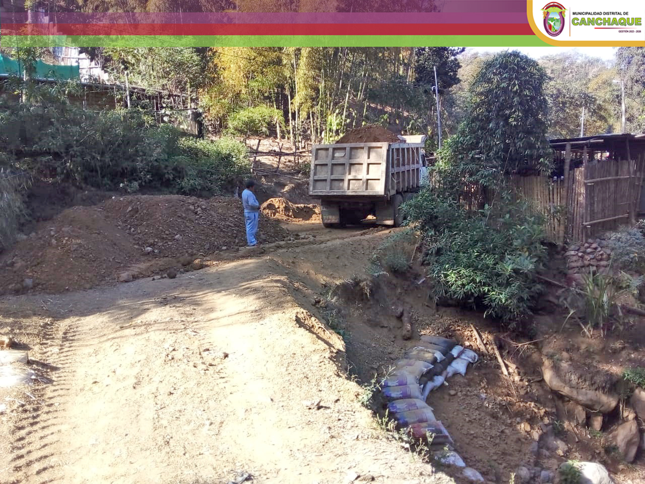 🟥🟩🟦 || Maquinaria Municipal realiza diversos trabajos en el Centro Poblado los Ranchos