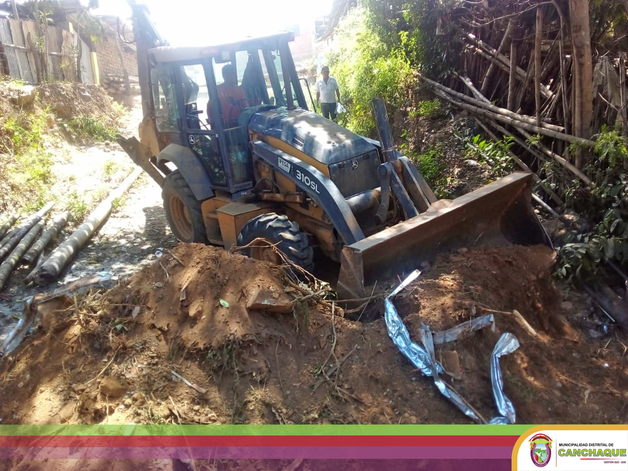 🟥🟩🟦 || Maquinaria Municipal realiza diversos trabajos en el Centro Poblado los Ranchos