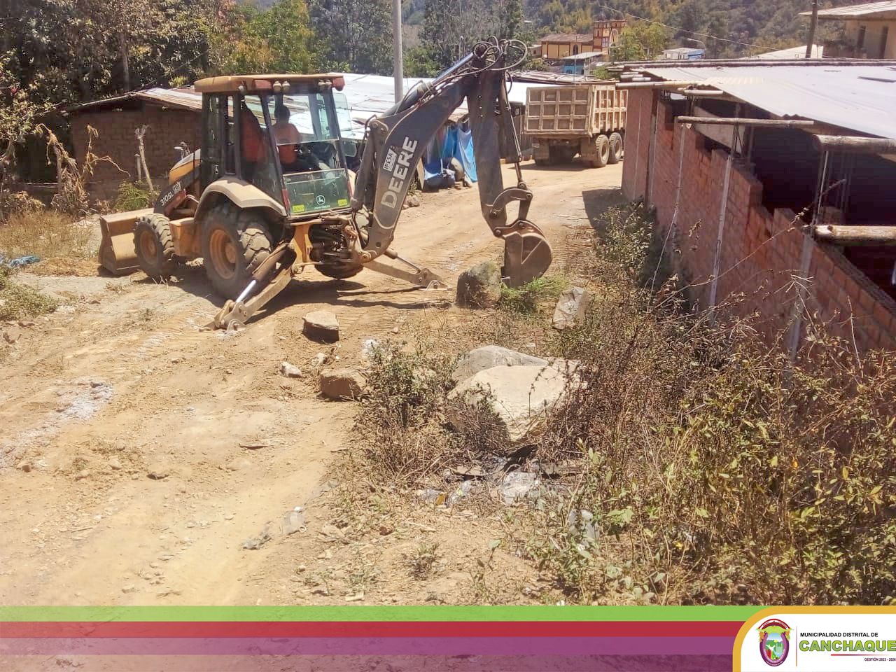 🟥🟩🟦 || Maquinaria Municipal realiza diversos trabajos en el Centro Poblado los Ranchos