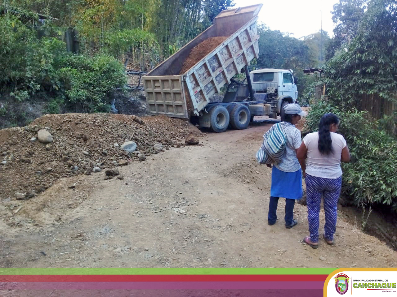 🟥🟩🟦 || Maquinaria Municipal realiza diversos trabajos en el Centro Poblado los Ranchos 