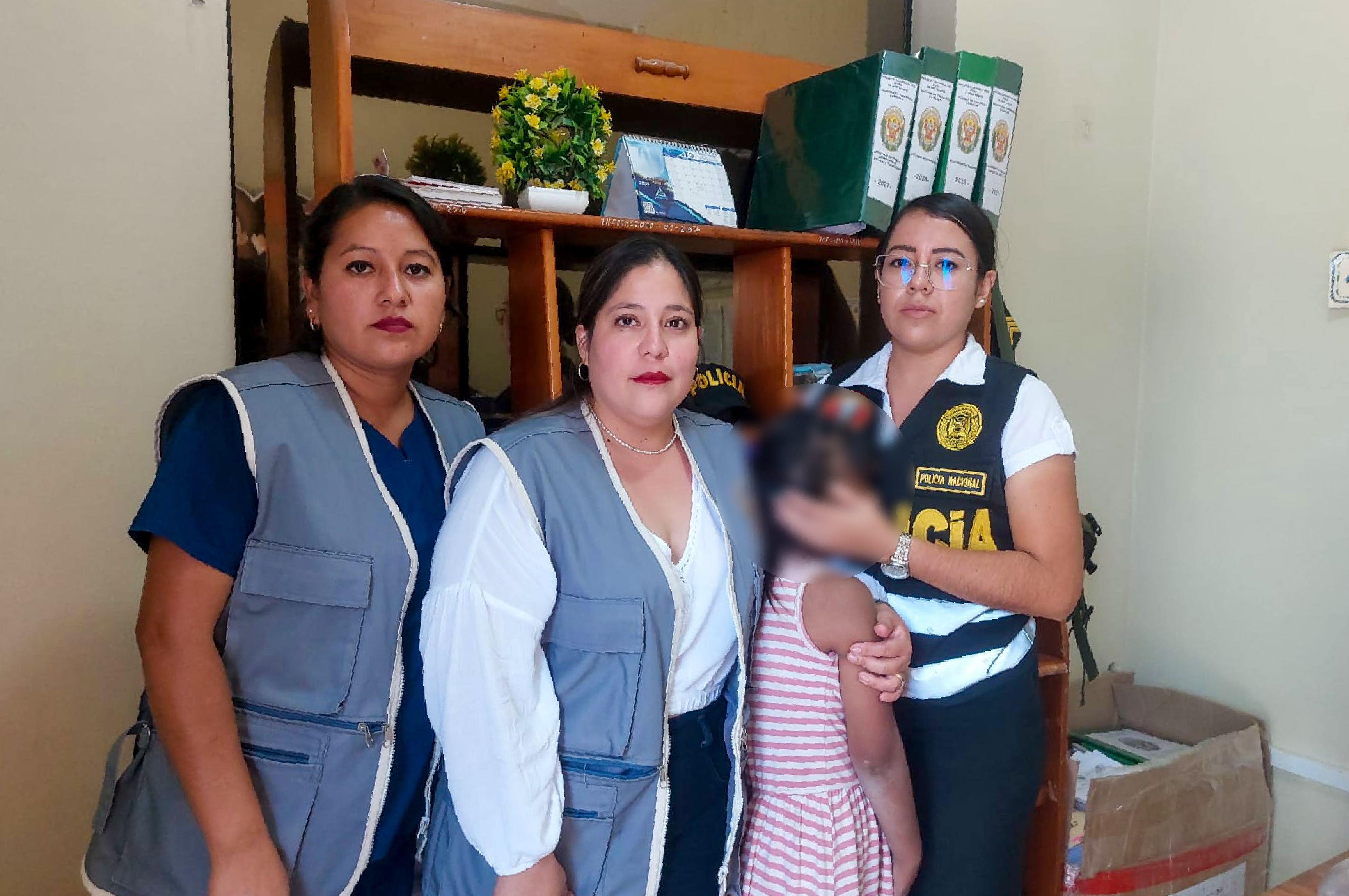 La Municipalidad de Reque y DEMUNA actúan en defensa de una niña con síndrome de Down que escapó de su hogar.