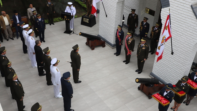 Condecoran a personal militar de las FFAA por su labor en beneficio de los objetivos de la institución