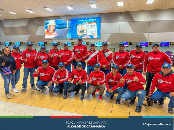 La Municipalidad Provincial de Cajamarca a través de la Gerencia de Seguridad Ciudadana, atendiendo la invitación del presidente de la Asociación de Serenos del Perú Armando Jara, hicieron posible que una delegación de (04) serenos de Cajamarca pueda viajar a Sao Paulo Brasil, a participar de una pasantía internacional.
Son 16 serenos de todo el país que participarán durante 15 días con la Guardia Municipal de Santana de Paranaiba, la ciudad más segura de Brasil, de los cuales 4 efectivos de la Gerencia de Seguridad Ciudadana – serenazgo participarán de esta importante capacitación con el objetivo de fortalecer sus competencias, habilidades y actitudes de los serenos, mejorando sus prácticas en el abordaje, prevención y control de la seguridad ciudadana.
Este es el primer grupo de serenos que participan de esta pasantía, más adelante se estarán realizando diferentes capacitaciones internacionales dando oportunidad a otros efectivos del Serenazgo que puedan ser instruidos en protocolos de intervención, apoyo y protección al ciudadano.