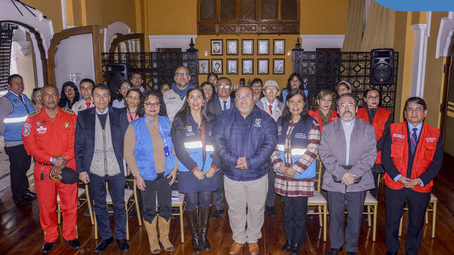 Se realizó la instalación del Comité Multisectorial por los Derechos del Niño, Niña y Adolescente. Nuestro alcalde Jesús Gálvez Olivares, juramentó como presidente del COMUDENNA.
El objetivo primordial de este órgano es promover los derechos de los niños y adolescentes jesusmarianos, propiciando un trabajo interinstitucional articulado 👮👨‍🚒👨‍⚖️, que impulse la implementación de las políticas públicas existentes a nivel distrital.

¡Jesús María está en #ModoNIñez! 💪🏼
