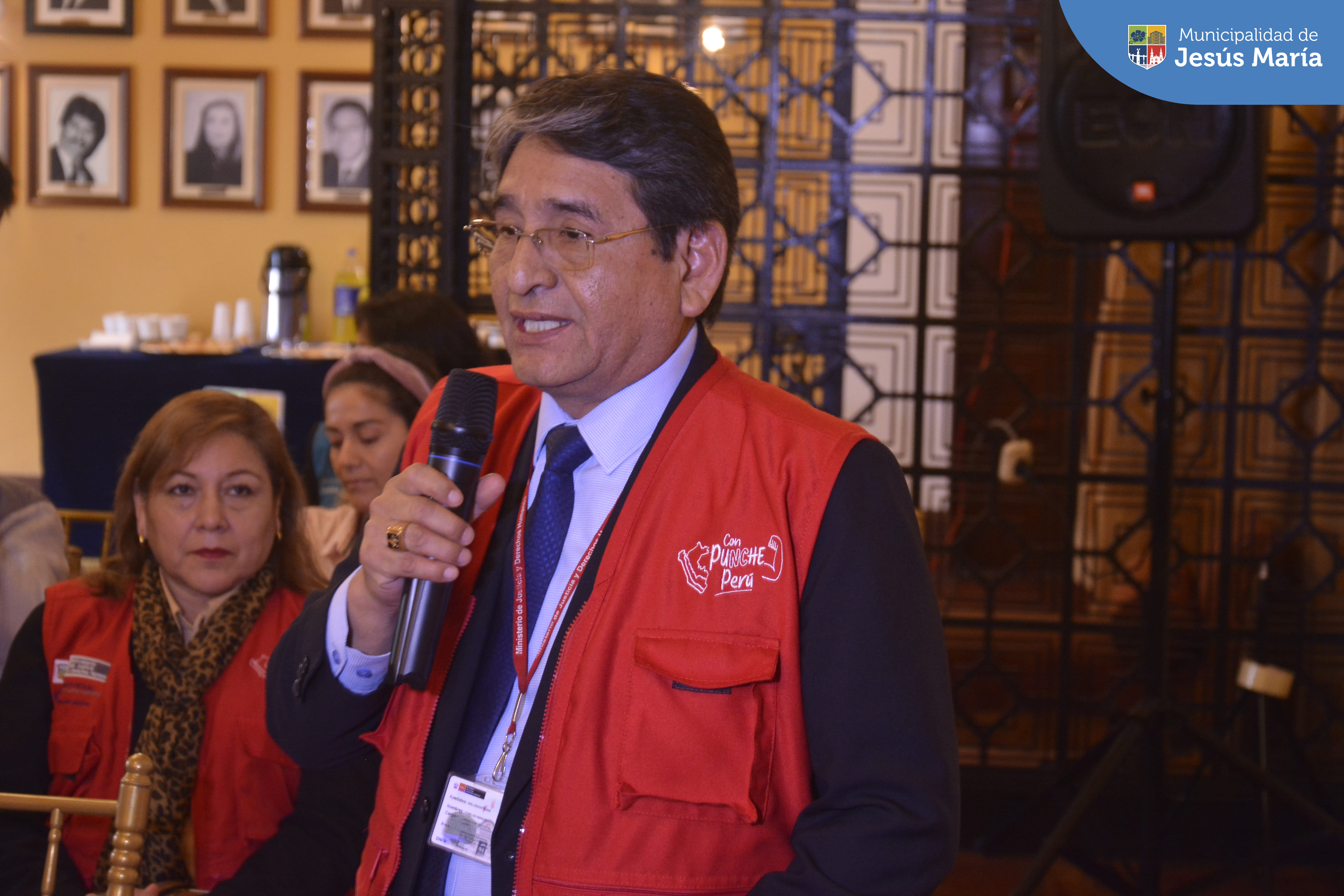 Se realizó la instalación del Comité Multisectorial por los Derechos del Niño, Niña y Adolescente. Nuestro alcalde Jesús Gálvez Olivares, juramentó como presidente del COMUDENNA.
El objetivo primordial de este órgano es promover los derechos de los niños y adolescentes jesusmarianos, propiciando un trabajo interinstitucional articulado 👮👨🚒👨⚖️, que impulse la implementación de las políticas públicas existentes a nivel distrital.
¡Jesús María está en #ModoNIñez! 💪🏼