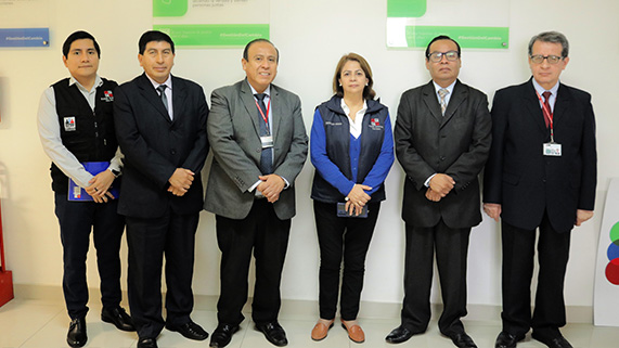La presidenta de la Corte Superior de Justicia del Callao, Teresa Soto Gordon, acompañada de autoridades del Ministerio de Justicia y Derechos Humanos, en la futura Unidad de Flagrancia del Callao