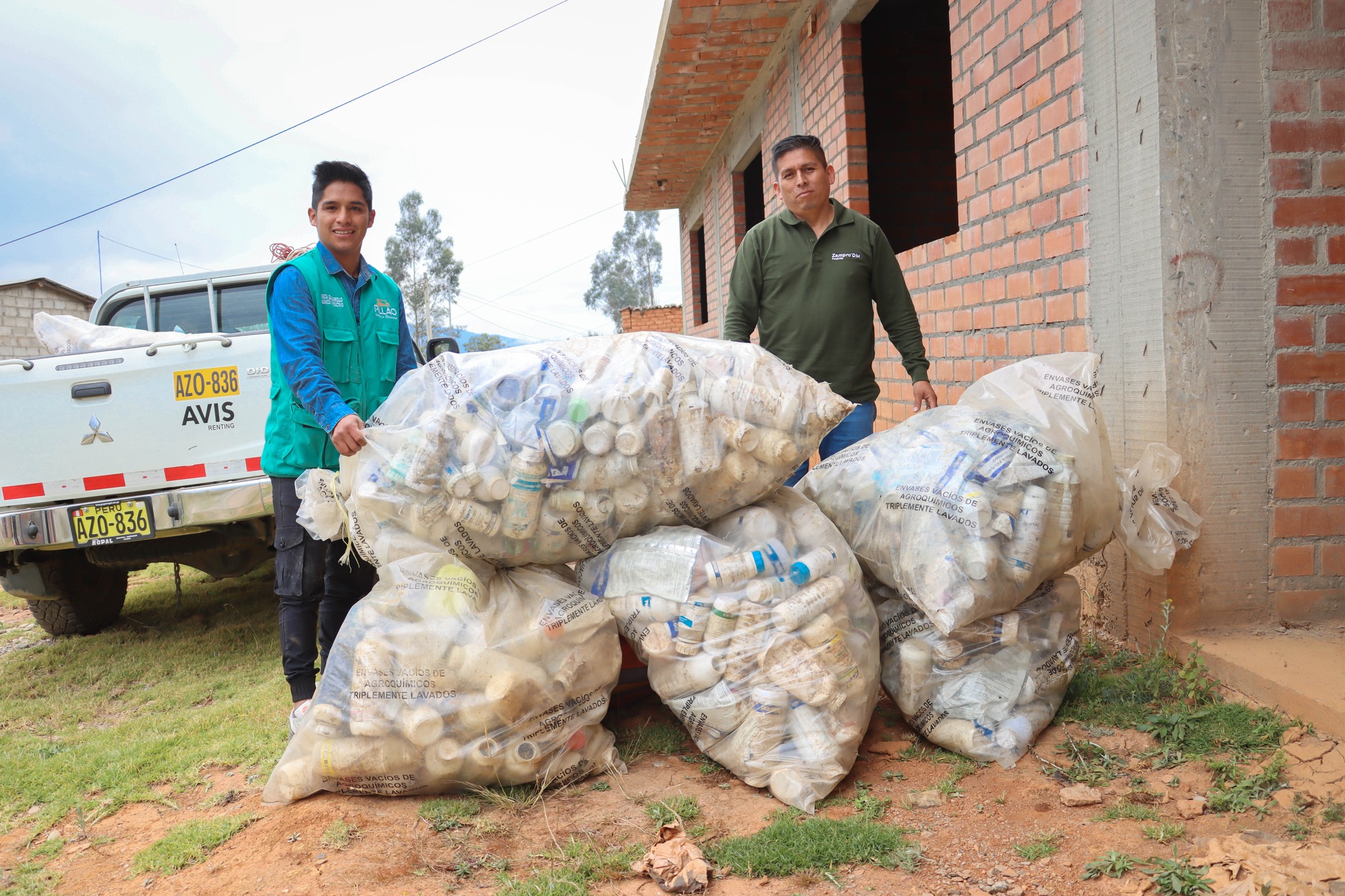 ¡CUIDAMOS EL CAMPO! Los envases de agroquímicos recolectados durante la campaña realizado el 20 de junio, fueron enviados, a través de la empresa BASF, al centro de acopio de Campo Limpio. Este trabajo se desarrolla con el objetivo de liberar los campos de estos residuos contaminantes.