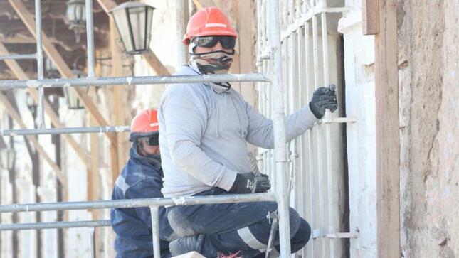 Con el objetivo de brindar adecuadas condiciones de conservación del patrimonio cultural arquitectónico en la zona monumental de la ciudad, se está avanzando firmemente con el proyecto impulsado por el Alcalde Provincial, John Larry Coayla, denominado: “Recuperación de fachadas de inmuebles patrimoniales arquitectónicos de la zona monumental de Moquegua”.