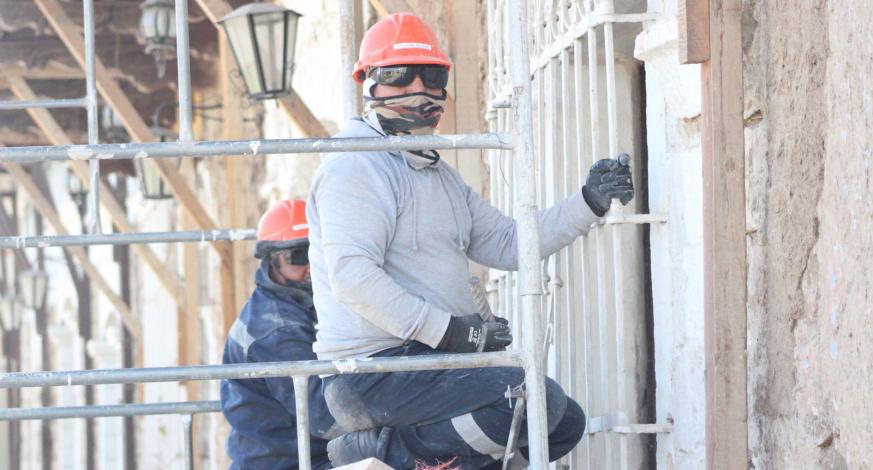 Con el objetivo de brindar adecuadas condiciones de conservación del patrimonio cultural arquitectónico en la zona monumental de la ciudad, se está avanzando firmemente con el proyecto impulsado por el Alcalde Provincial, John Larry Coayla, denominado: “Recuperación de fachadas de inmuebles patrimoniales arquitectónicos de la zona monumental de Moquegua”.