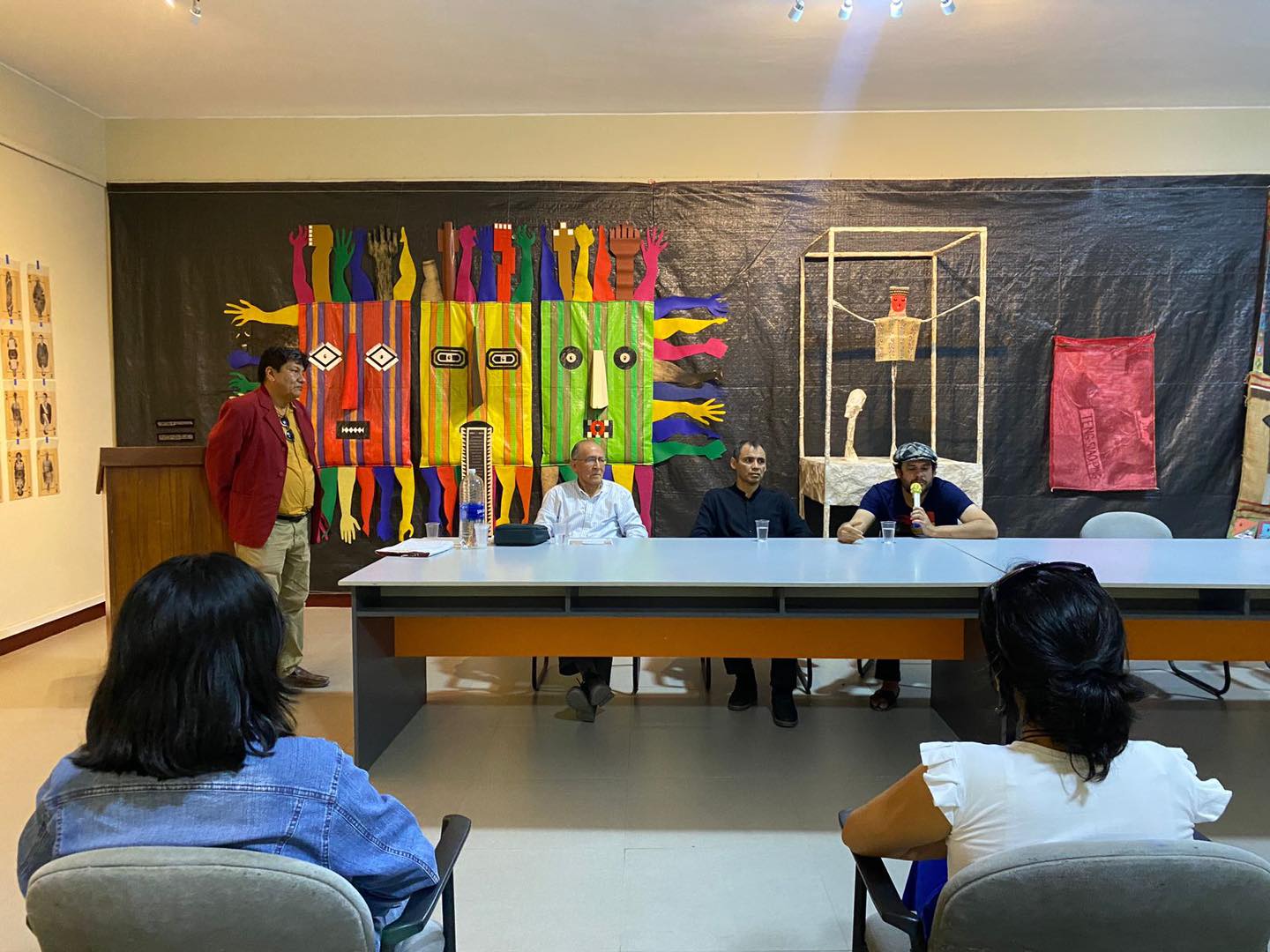 REALIZAN CONVERSATORIO ARTÍSTICO SOBRE LA MUESTRA DE RICHARD ARÉVALO