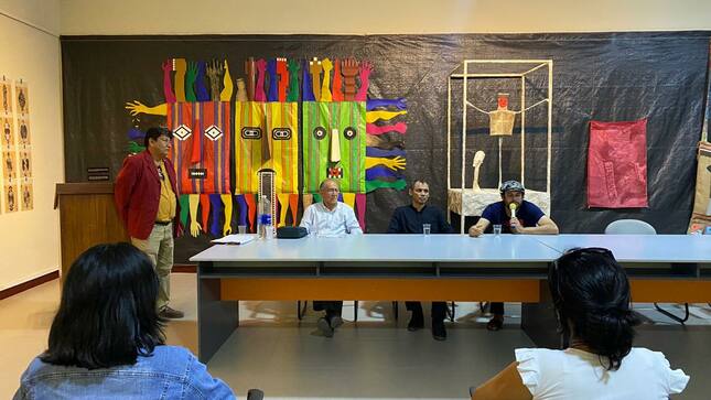 REALIZAN CONVERSATORIO ARTÍSTICO SOBRE LA MUESTRA DE RICHARD ARÉVALO