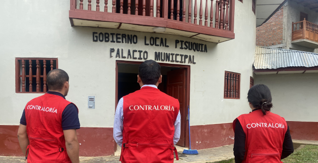 La Contraloría General identificó que un exfuncionario y un exservidor público de la Municipalidad Distrital de Pisuquia, en el período del 11 de mayo de 2018 al 25 de agosto del 2022, otorgaron un adelanto directo al consorcio supervisor de la obra “Mejoramiento del camino vecinal Yumal – Yomblon y acceso a San Juan del Rejo – San Miguel de Poro Poro” (en el distrito de Pisuquia, provincia de Luya) lo que perjudicó el correcto funcionamiento de la administración pública.