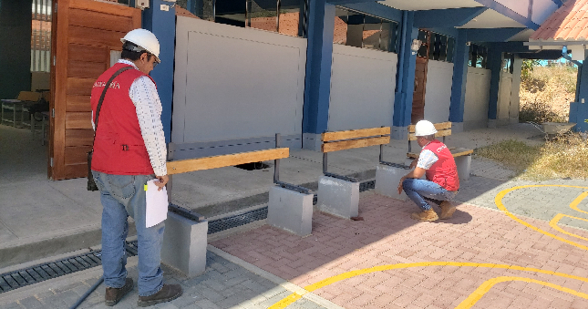 La Contraloría General halló irregularidades en la ejecución de una obra de mejoramiento del servicio educativo en el colegio de nivel primario N° 81946 “César Vallejo” del centro poblado San Vicente de Paúl del distrito de Longotea (Bolívar). Estas irregularidades causaron un perjuicio económico para la municipalidad distrital de S/ 917 633.