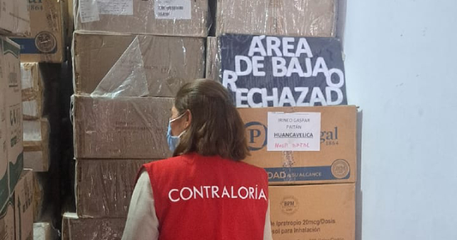 La Contraloría General advirtió el desabastecimiento de medicamentos y dispositivos médicos durante la visita de control al Sub Almacén de Farmacia del Hospital Departamental de Huancavelica. Dicha situación pone en riesgo la atención oportuna de los pacientes que acuden al nosocomio y el logro de los objetivos de la entidad.
