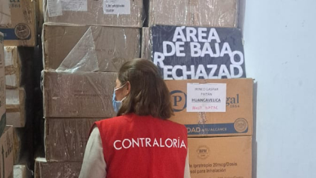 La Contraloría General advirtió el desabastecimiento de medicamentos y dispositivos médicos durante la visita de control al Sub Almacén de Farmacia del Hospital Departamental de Huancavelica. Dicha situación pone en riesgo la atención oportuna de los pacientes que acuden al nosocomio y el logro de los objetivos de la entidad.