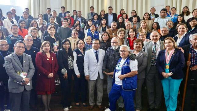 Ministro Vásquez “Seguimos implementando acciones para garantizar los derechos de salud de los adultos mayores” 
