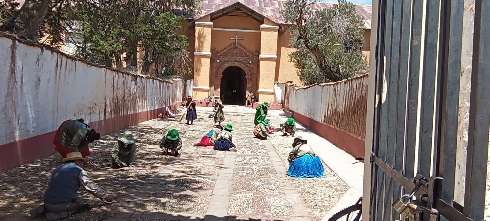 Puno: Ministerio de Cultura realiza trabajos de limpieza en el Templo San Pedro Apóstol de Nuñoa